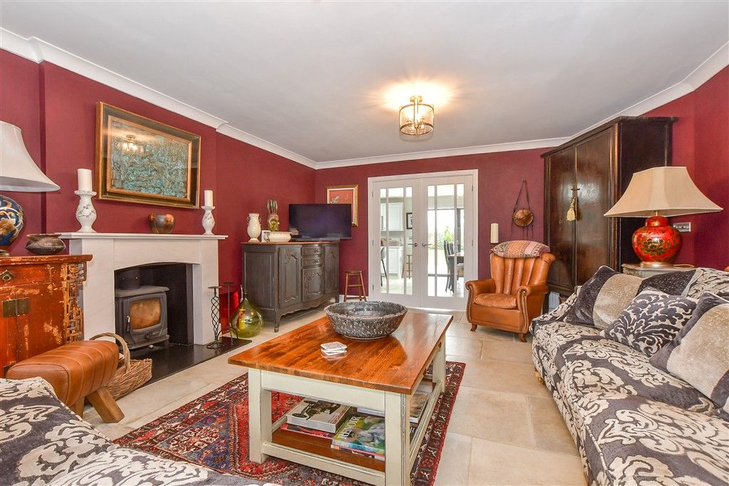 Property photo 2 of 24 Lounge