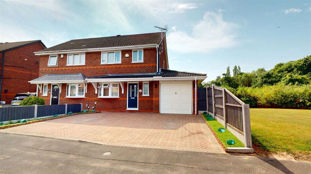 Property photo 1 of 20 Grantham Crescent For Sale