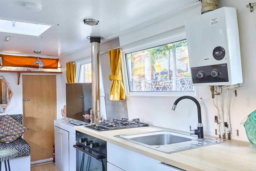 Property photo 2 of 28