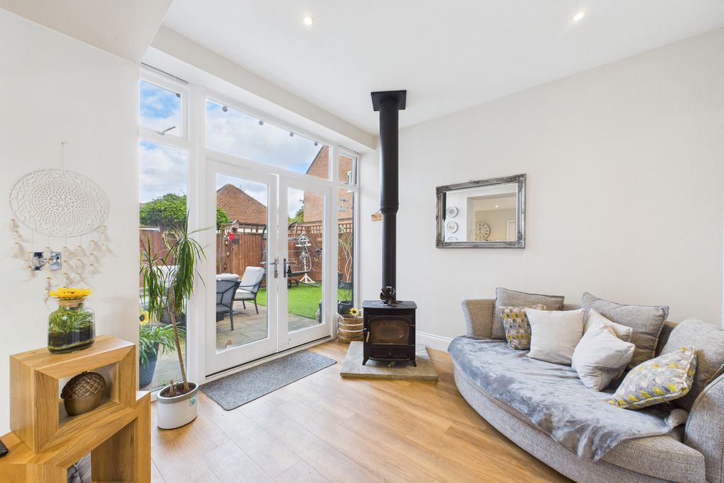 Property photo 2 of 31