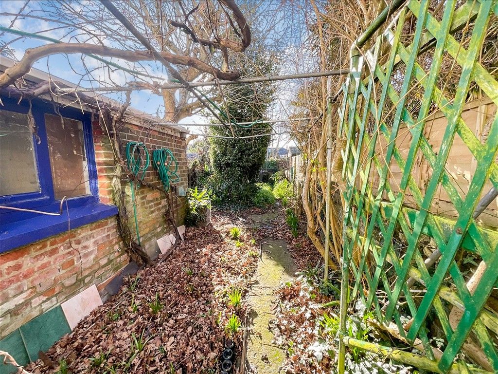 Property photo 2 of 16 Garden 2