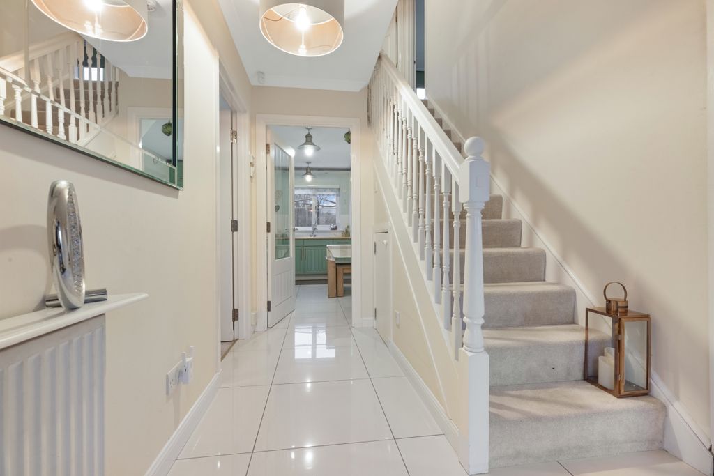 Property photo 2 of 32