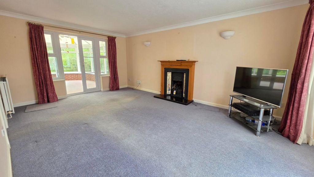 Property photo 2 of 17