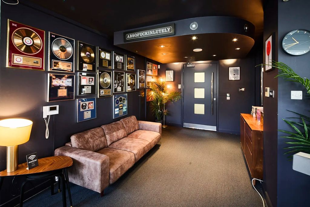 Property photo 3 of 6