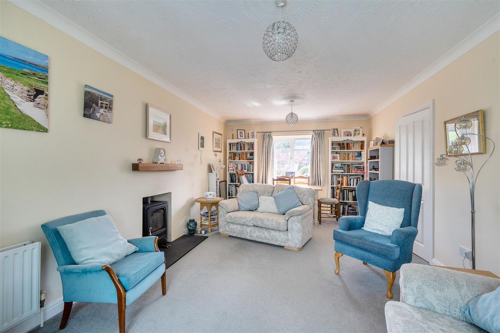 Property photo 3 of 16 Sitting Room