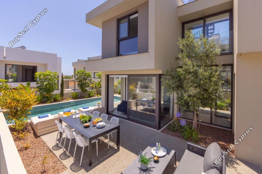 Property photo 2 of 26