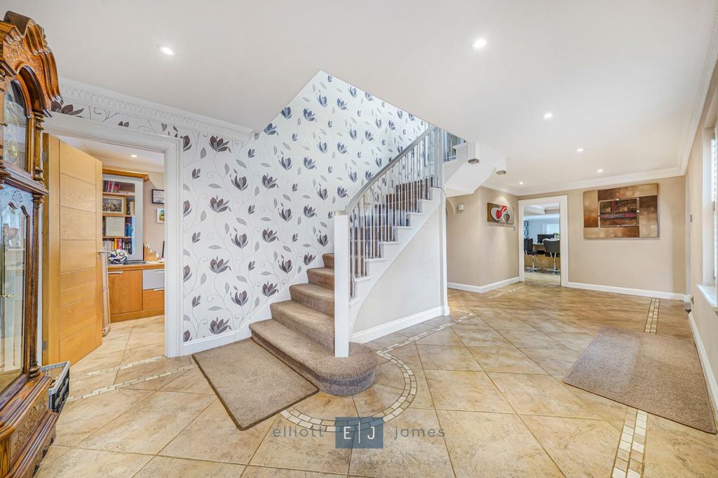 Property photo 3 of 39