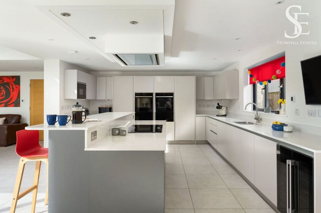 Property photo 2 of 22 Kitchen