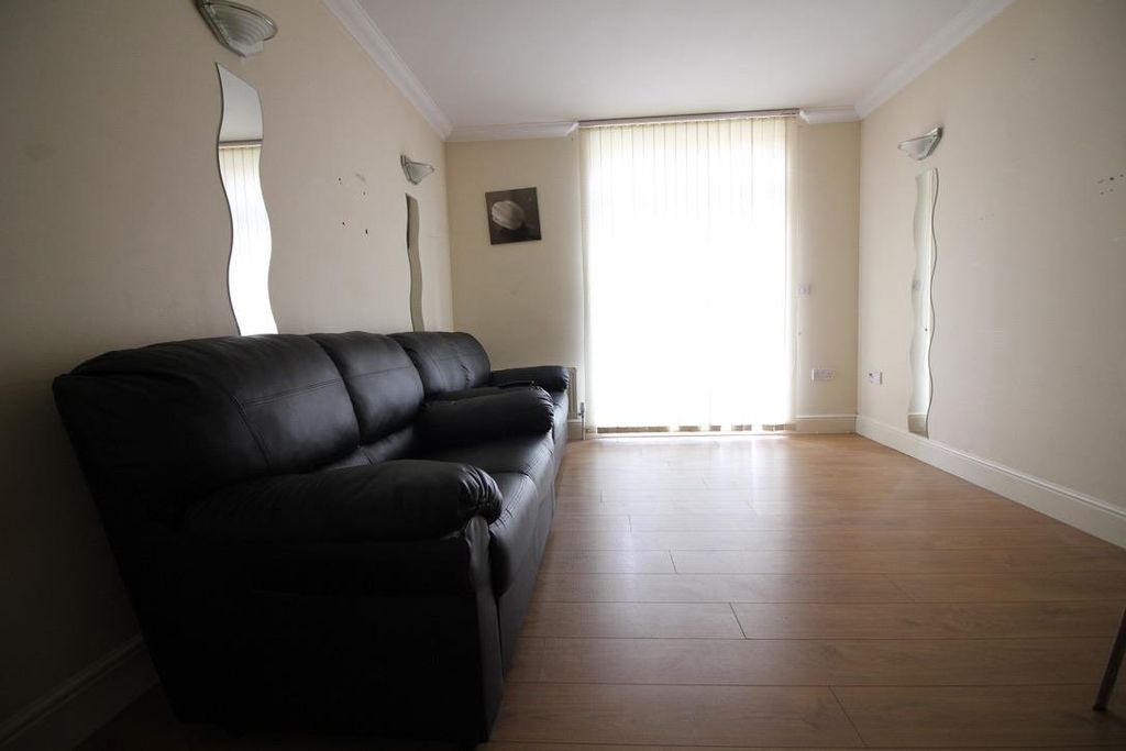 Property photo 2 of 5 8BBC7D50-2101-4B89-Bf4A-Ec31BA928D34_1_105_c.Jpeg