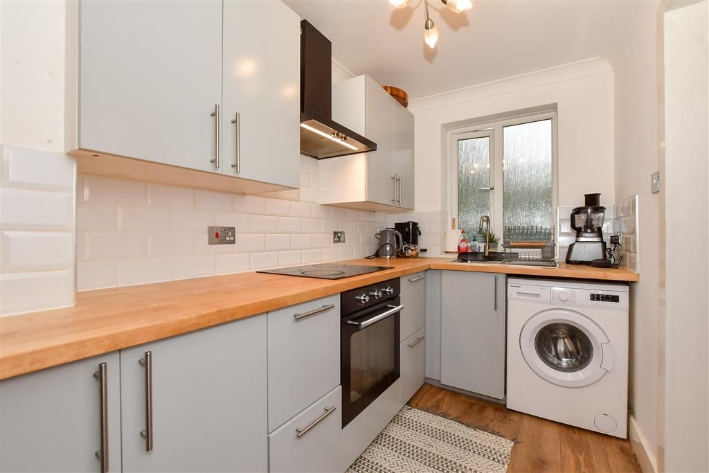 Property photo 2 of 9 Kitchen