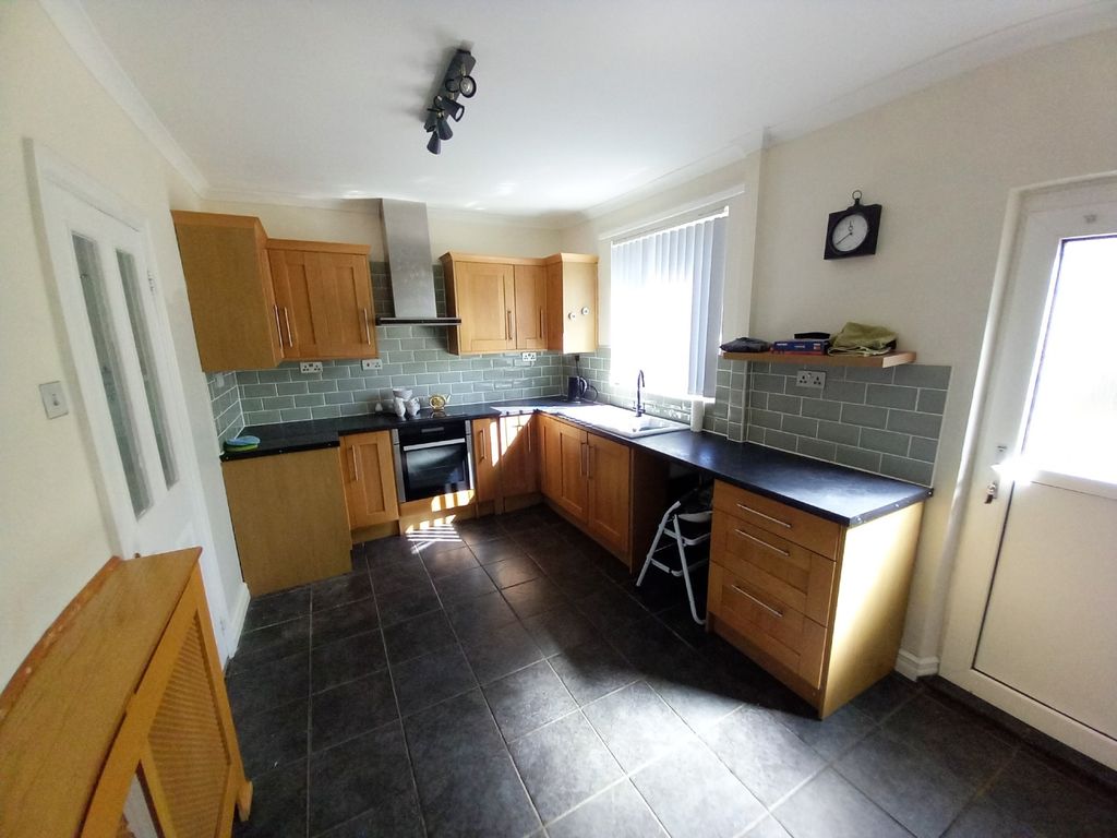 Property photo 3 of 9 Dining Kitchen