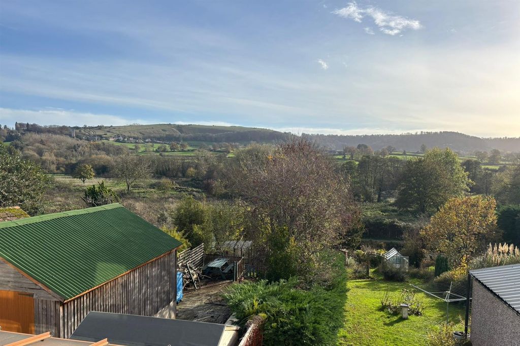 Property photo 3 of 27