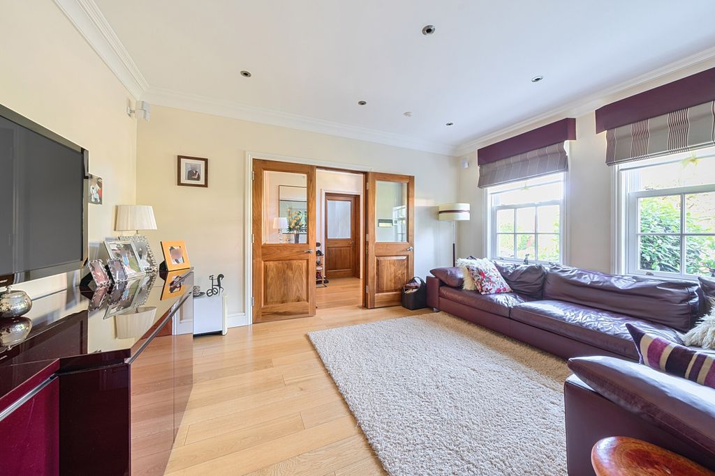 Property photo 2 of 18 1295864-12-682712...