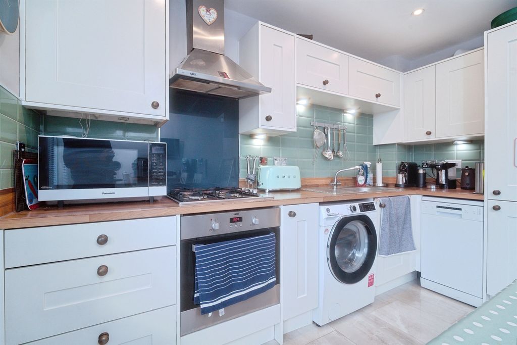 Property photo 3 of 17