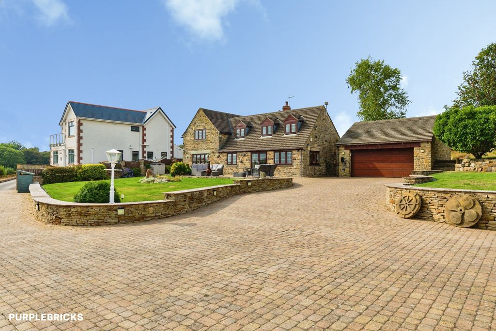 Property photo 2 of 34