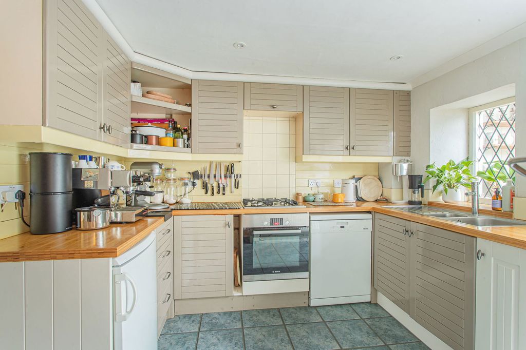 Property photo 3 of 24