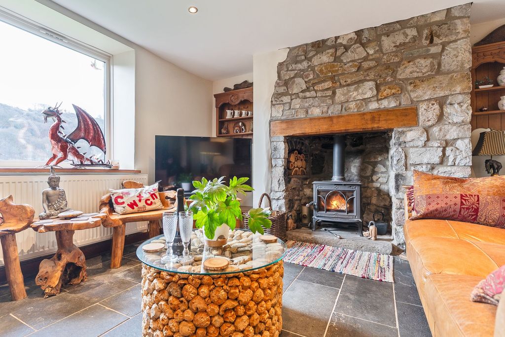 Property photo 3 of 37