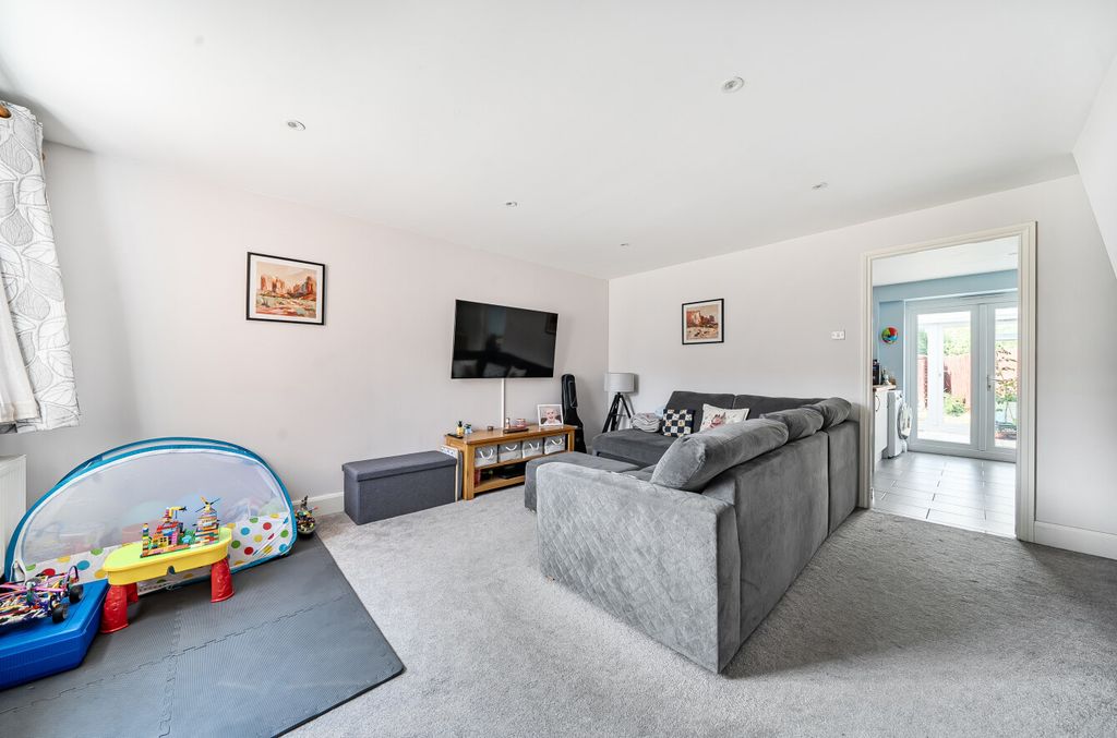 Property photo 2 of 18 1487855-1-6A51195...
