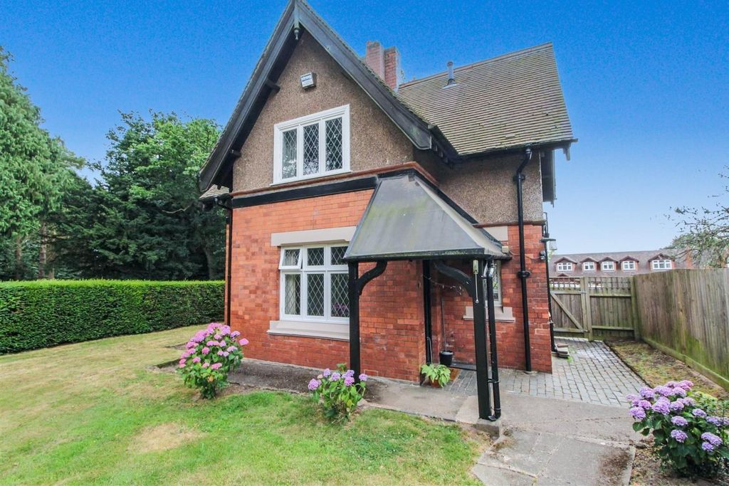 Property photo 1 of 18