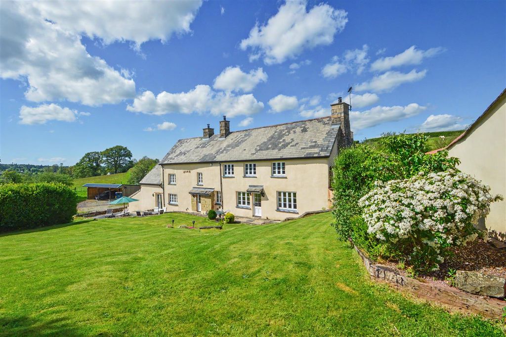 Property photo 2 of 29 Buskin Farmhouse