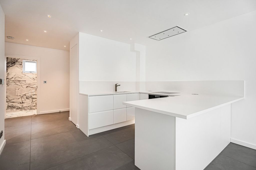 Property photo 2 of 32 Kitchen Diner