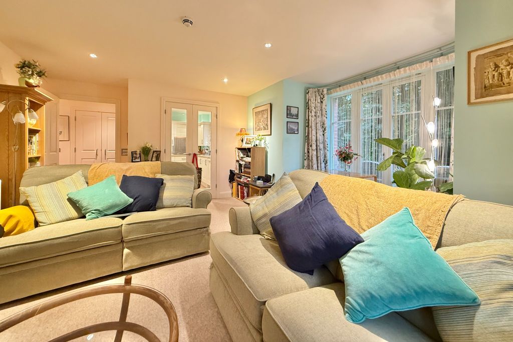 Property photo 2 of 20 Living Room