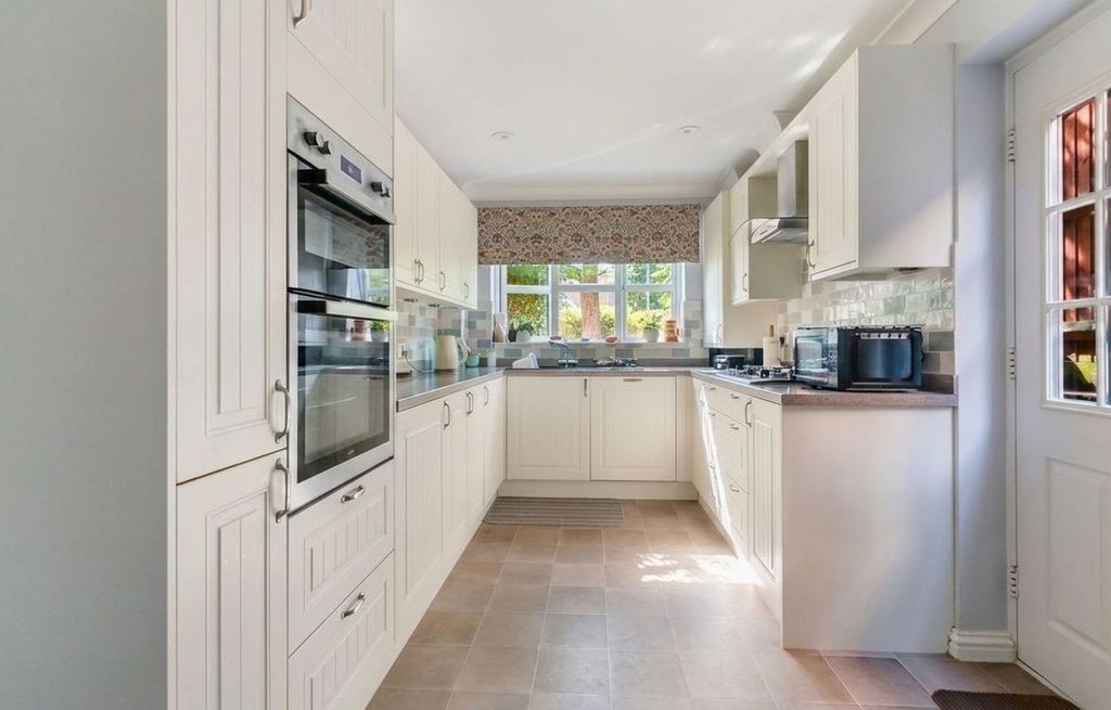 Property photo 2 of 35