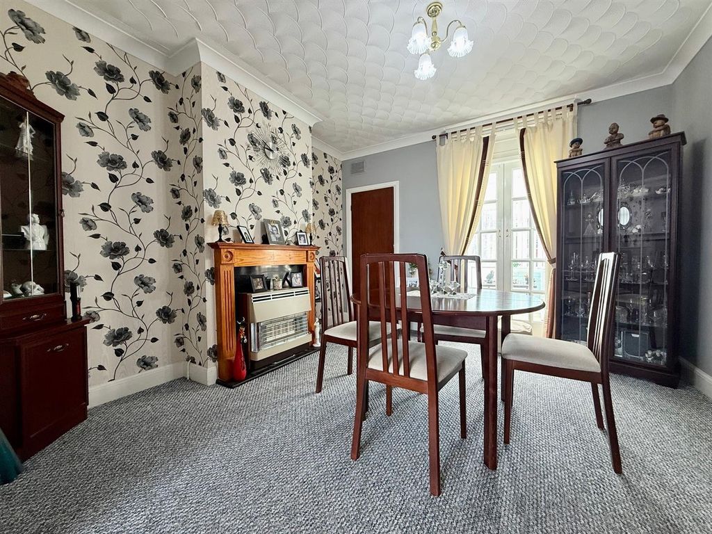 Property photo 3 of 20 Dining Room