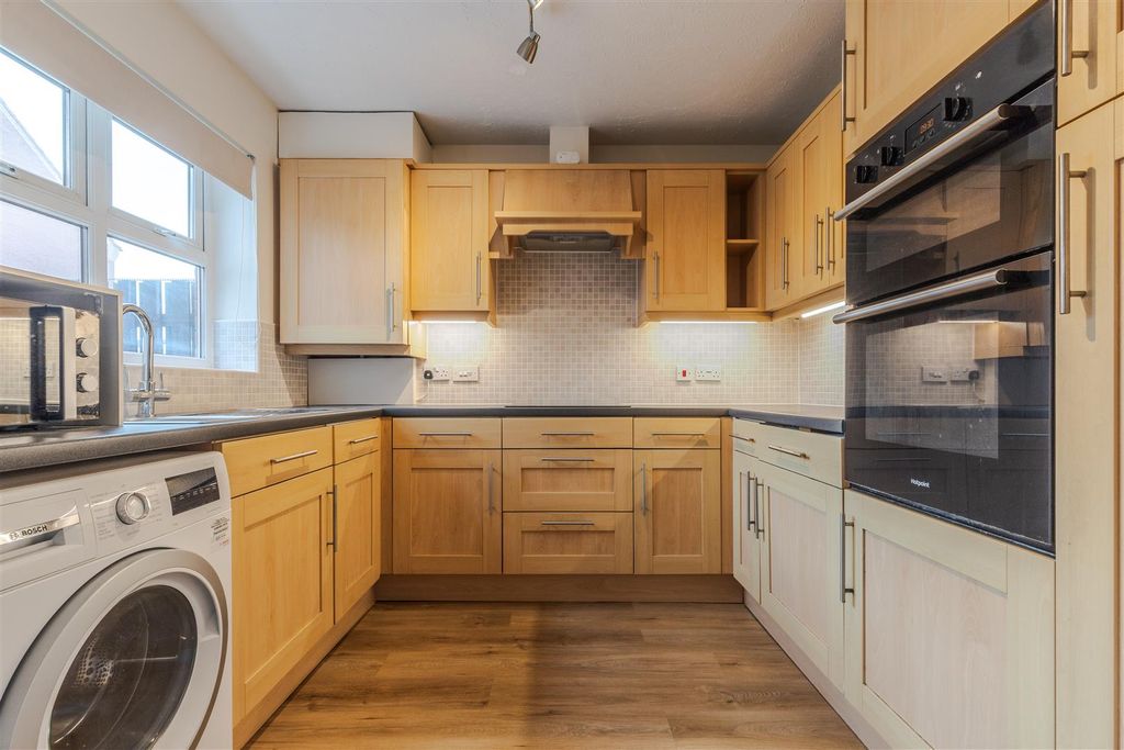 Property photo 2 of 16 Kitchen Diner