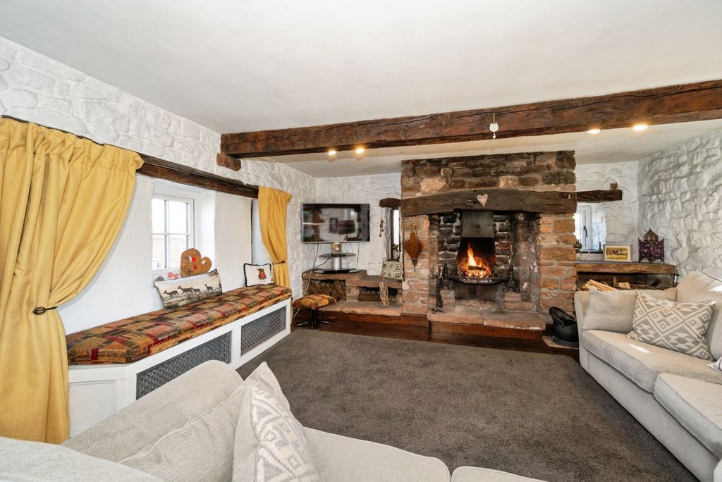 Property photo 2 of 21 Living Room