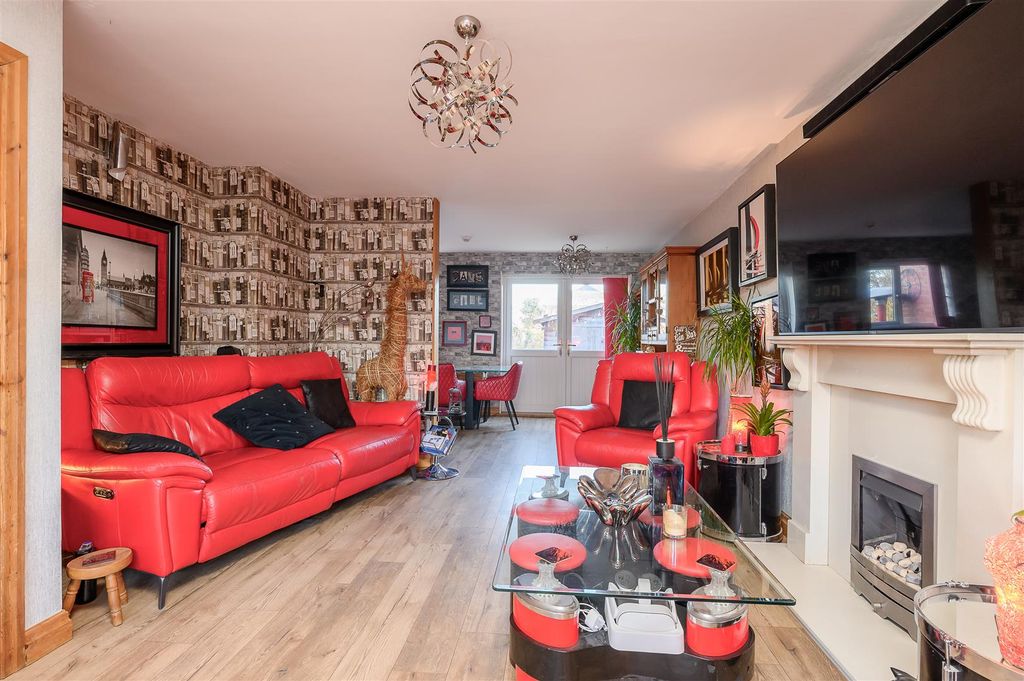 Property photo 3 of 20 Living