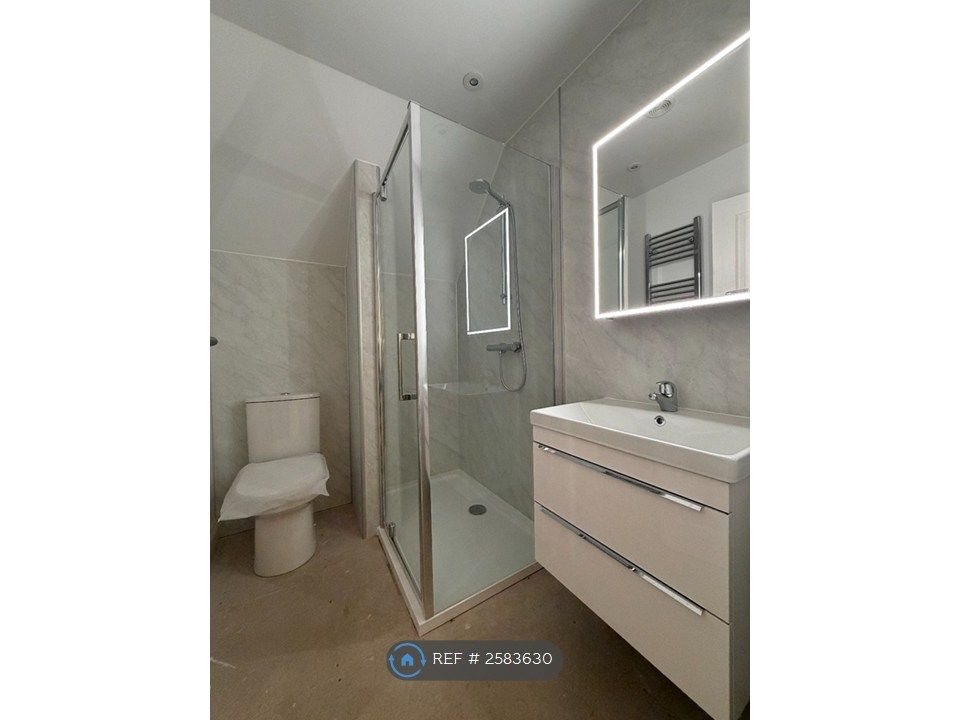 Property photo 2 of 23 Shower Room