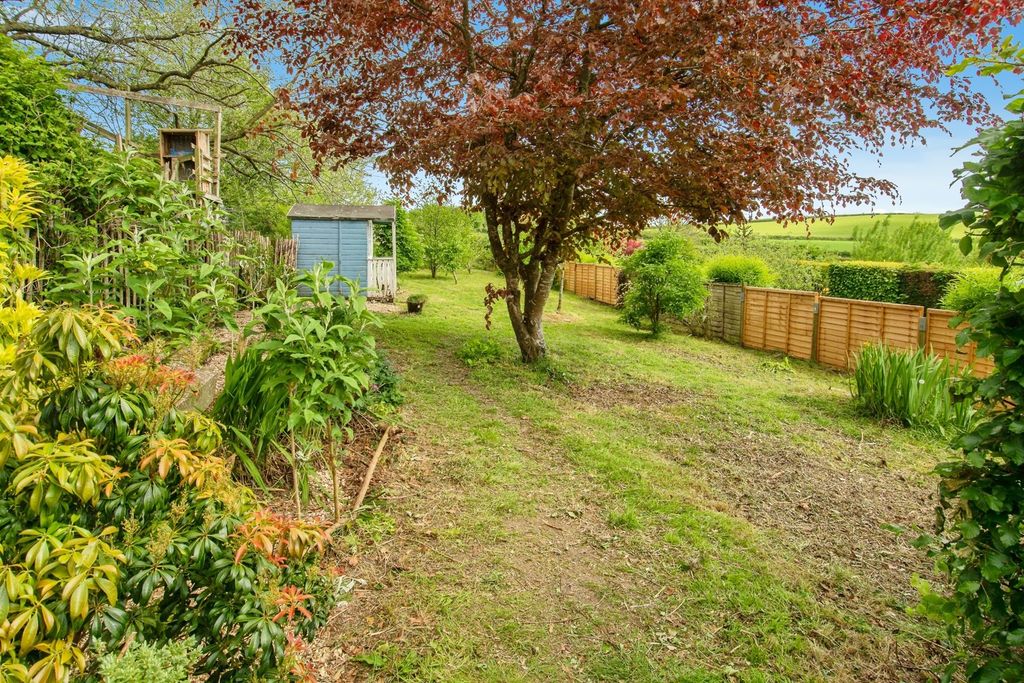 Property photo 2 of 17 Garden