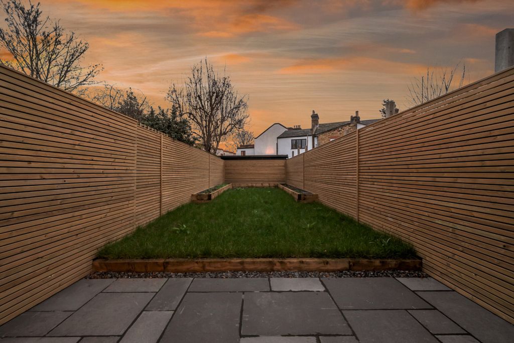 Property photo 2 of 19 1418576-1-699756A...