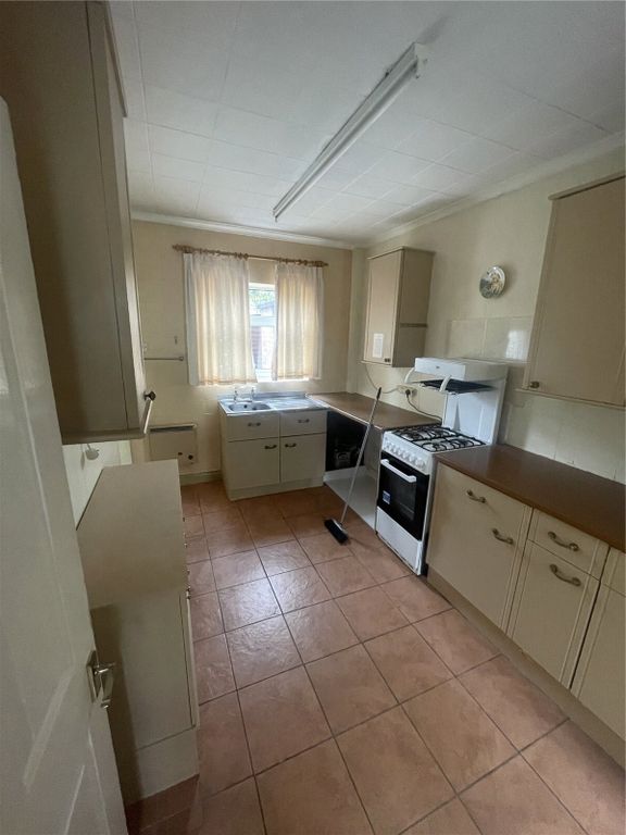 Property photo 2 of 13 Picture No. 02