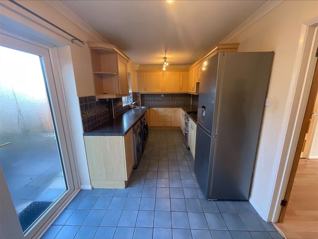 Property photo 2 of 10 Kitchen