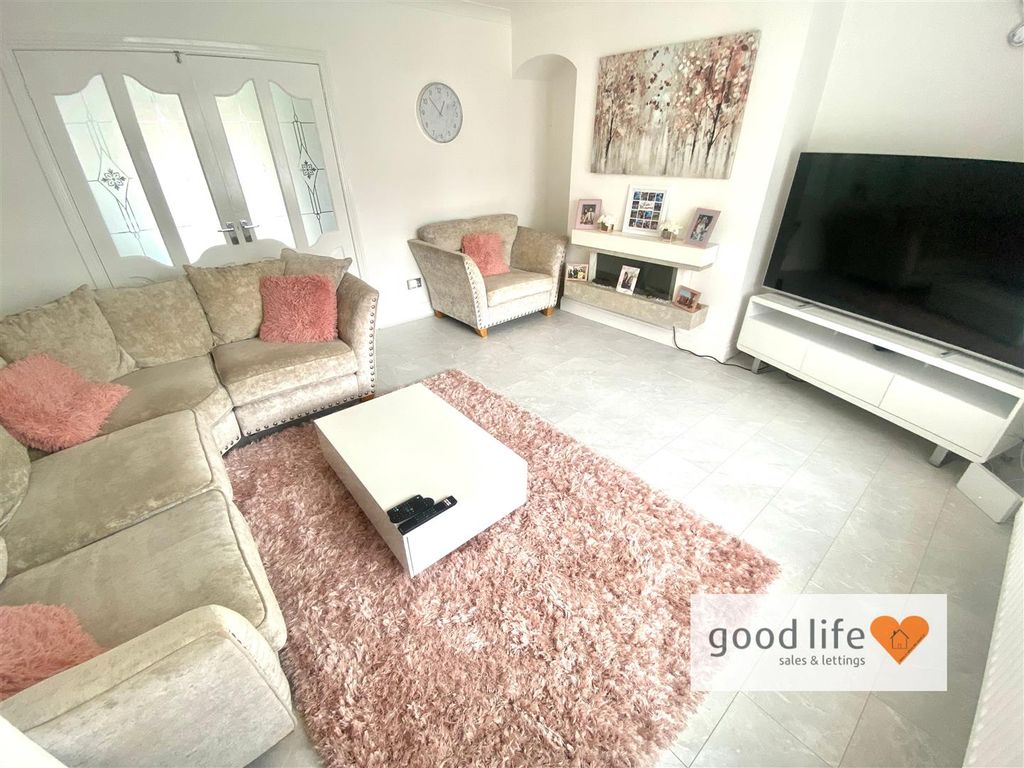 Property photo 3 of 16 20250820_114953254_Ios194Durhamroad.Jpg