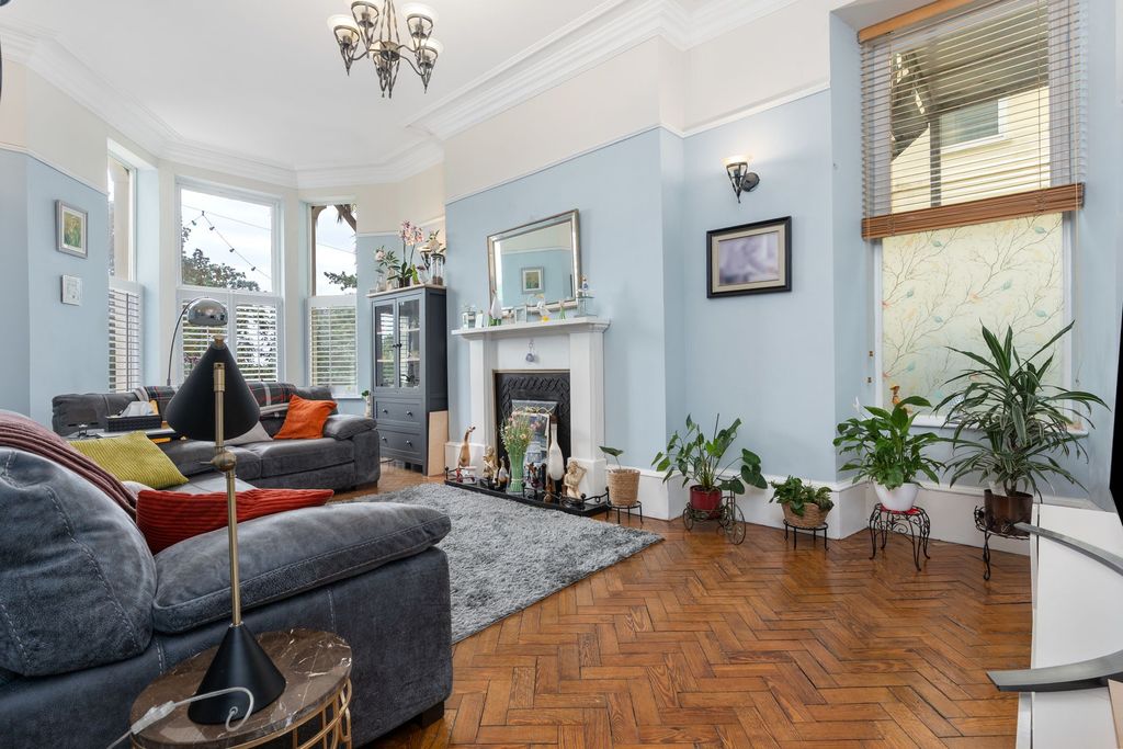Property photo 2 of 39