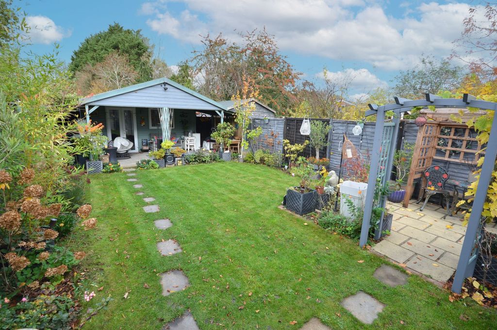 Property photo 2 of 17 Garden