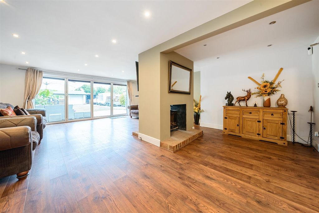 Additional image 4 of 4 bed detached house for saleStroud Farm Road, Holyport, Maidenhead SL6