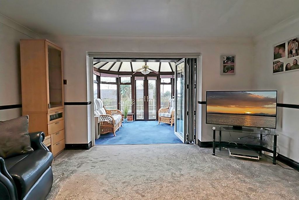 Property photo 3 of 17 Living Room