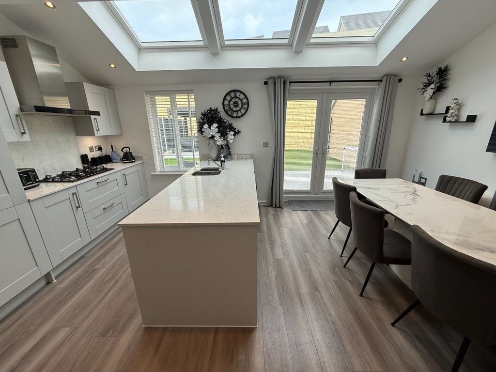 Property photo 2 of 16 5357423