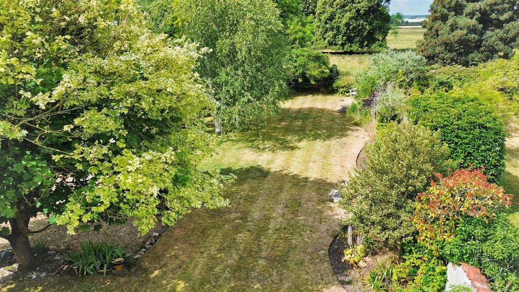 Property photo 2 of 24 Uebv6823.Jpg