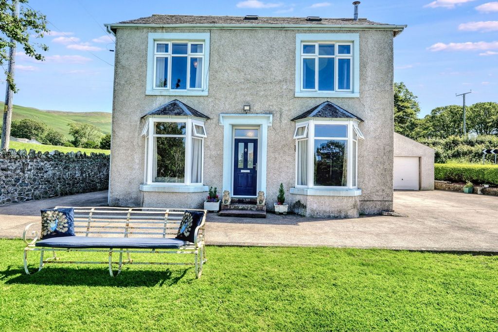 Property photo 2 of 34