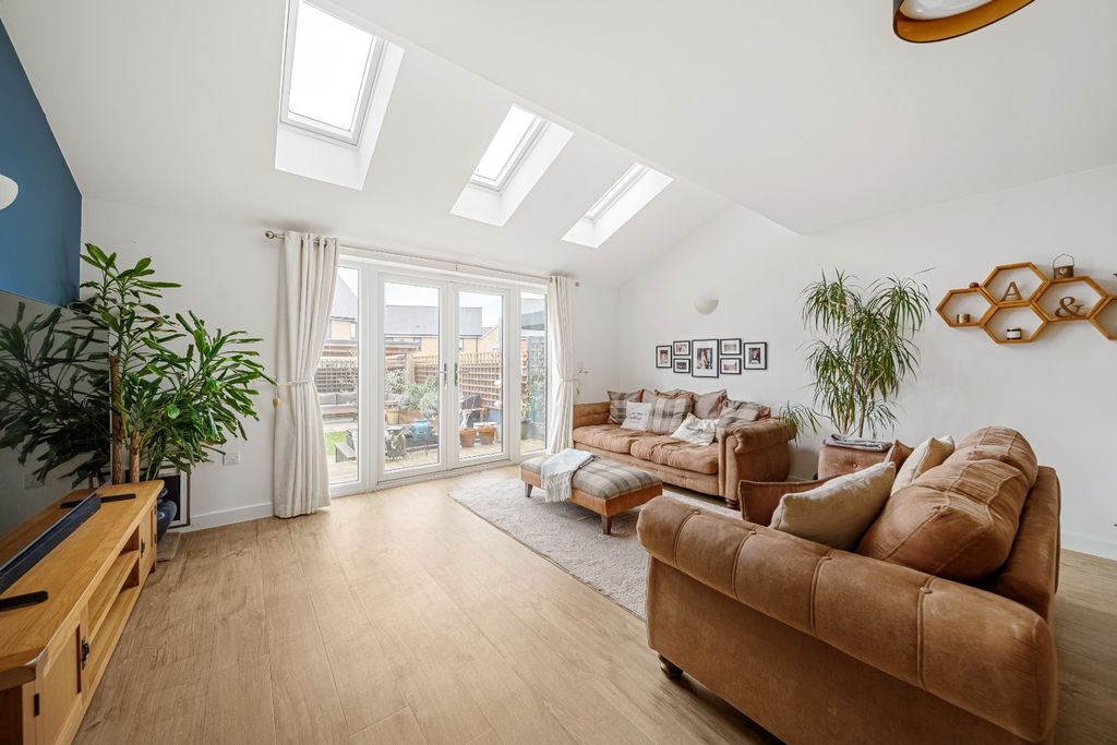 Property photo 2 of 23 4926043