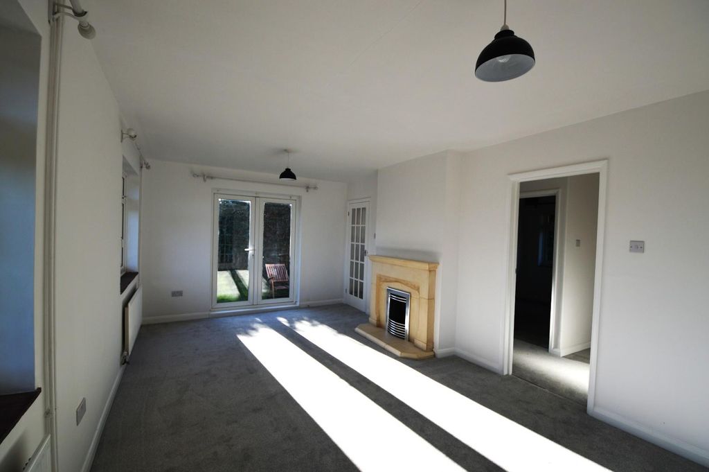 Property photo 2 of 7 Lounge 2.Jpg