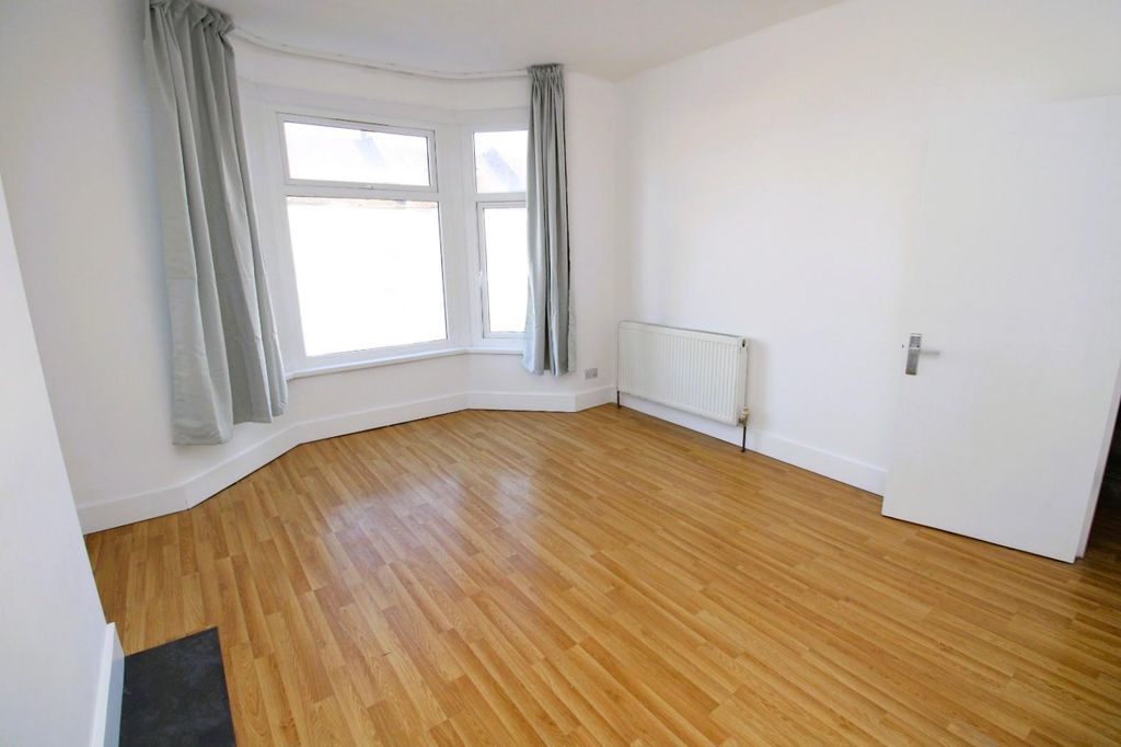 Property photo 2 of 10 Lounge