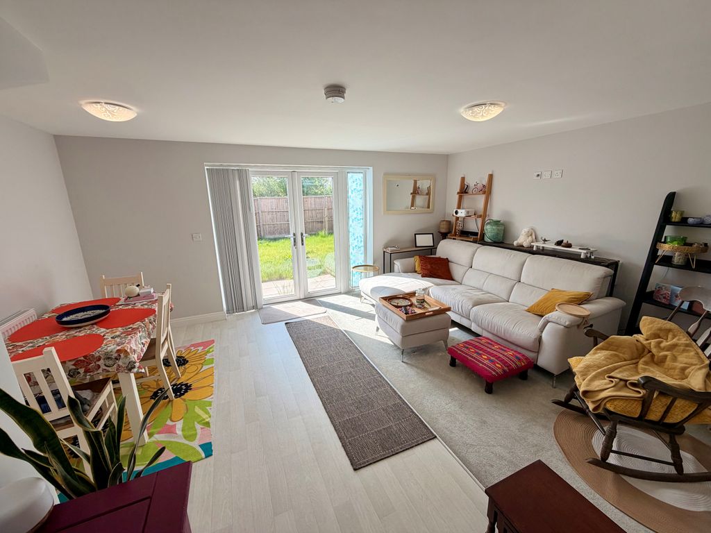 Property photo 2 of 7 Living Room