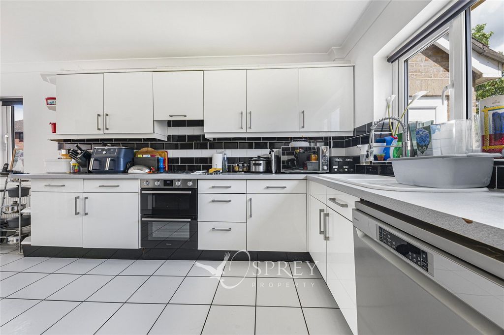 Property photo 2 of 21 Kitchen