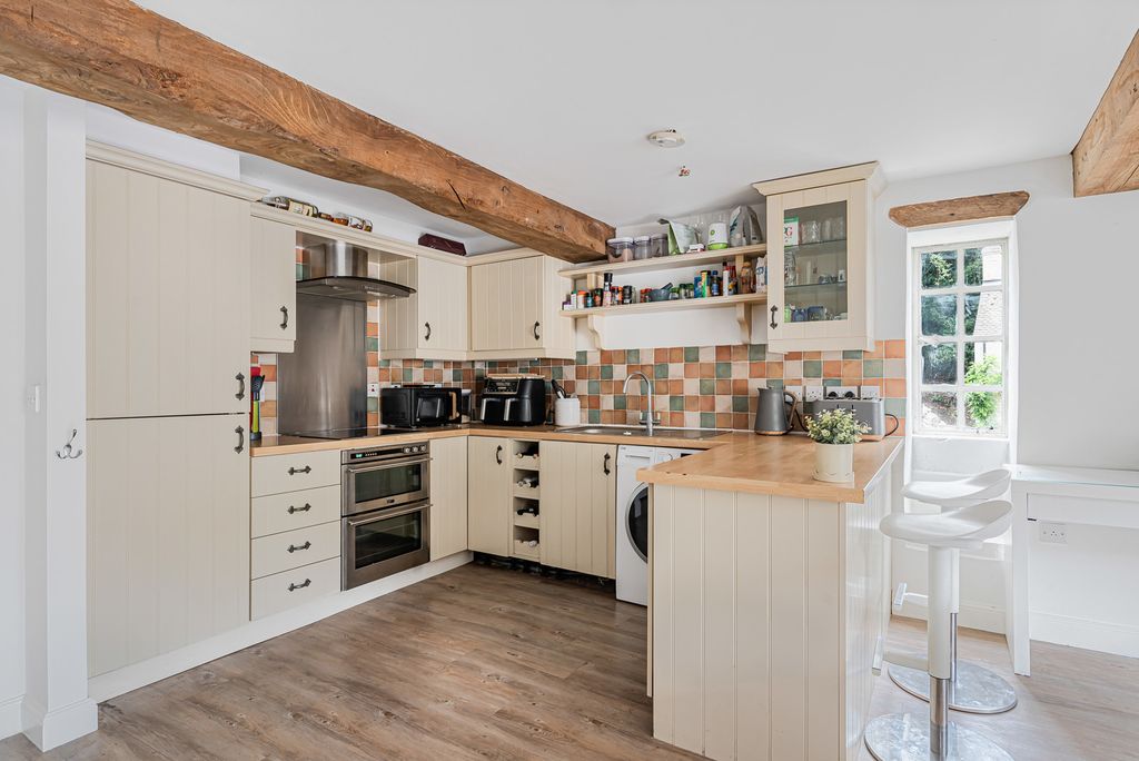 Property photo 3 of 11 Kitchen Area